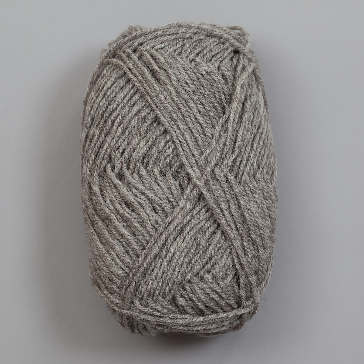 3-tråds strikkegarn - Grå melert (104)